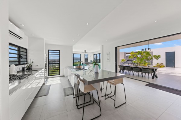 Beautiful Contemporary Villa Overlooking Spanish Water