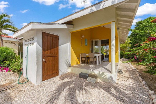 Montaña - Recompensa Park Detached 2-Bedroom Bungalow with Studio