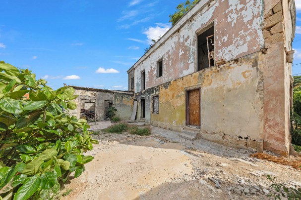 Otrobanda – Historic City Villa with Renovation Permit