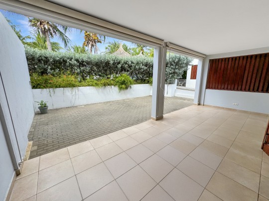 Spacious apartment with pool for rent in Jan Thiel - near beaches!