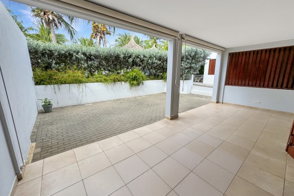 Spacious apartment with pool for rent in Jan Thiel - near beaches!