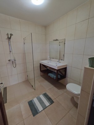 Ruim appartement met zwembad te huur in Jan Thiel -dichtbij het strand