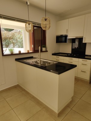 Ruim appartement met zwembad te huur in Jan Thiel -dichtbij het strand