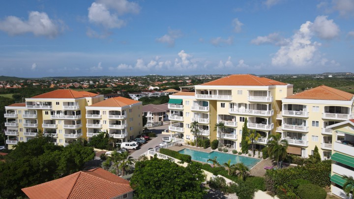 The Hill, Blue Bay - Spacious 2 bedroom apartment with sea view 