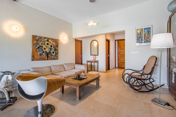 Blue Bay - Luxury, tropical home with pool and golf course views