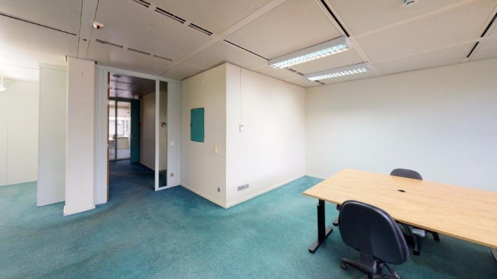 Rooi Catootje - Centrally located office on the ground floor for rent