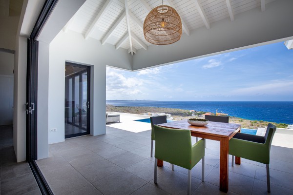 Prachtige woning met uitzicht over de oceaan en binnenmeer op resort