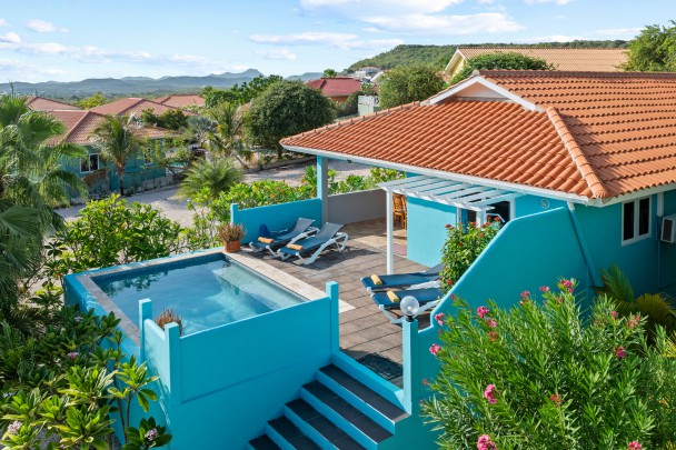 Beautiful property at Villapark Fontein Curacao with pool and sea view