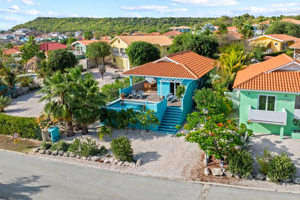 Beautiful property at Villapark Fontein Curacao with pool and sea view