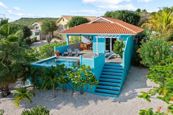 Beautiful property at Villapark Fontein Curacao with pool and sea view