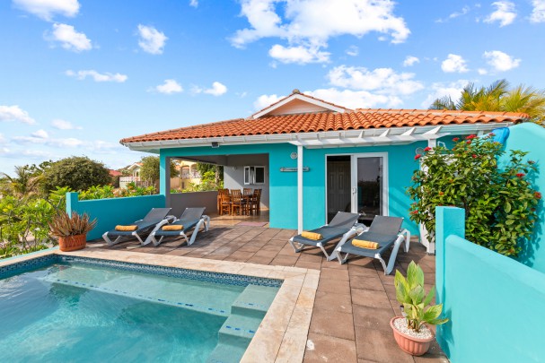 Beautiful property at Villapark Fontein Curacao with pool and sea view