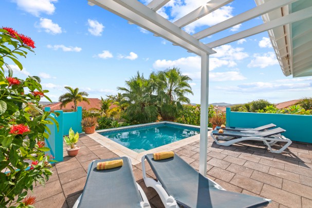 Beautiful property at Villapark Fontein Curacao with pool and sea view