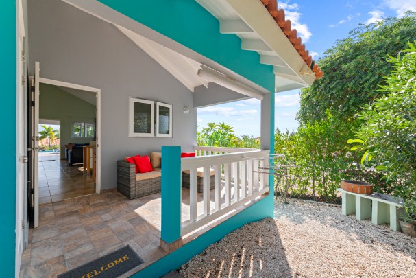 Beautiful property at Villapark Fontein Curacao with pool and sea view