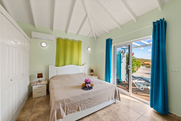 Beautiful property at Villapark Fontein Curacao with pool and sea view