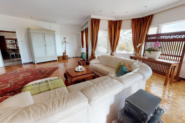 Wonderful classical villa in the center of Willemstad with pool