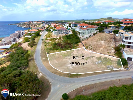 Blue Bay - Breathtaking spacious oceanfront lot for sale on T-section