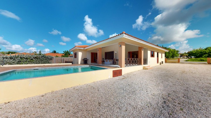 Blue Bay - Tropical 4-bedroom villa with swimming pool on resort