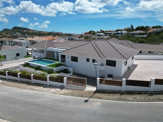 Blue Bay - Luxueze nieuwbouwwoning met 4 slaapkamers en zwembad