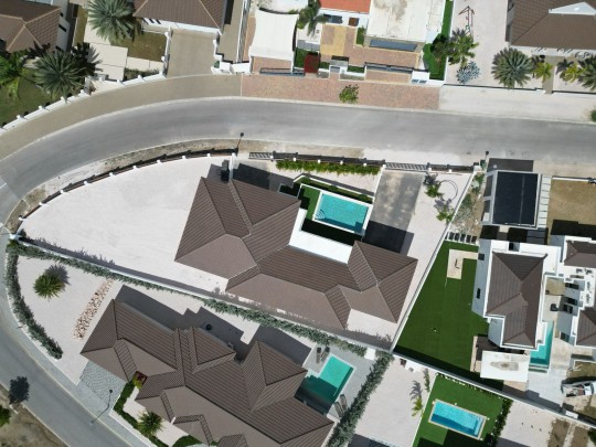 Blue Bay - Luxueze nieuwbouwwoning met 4 slaapkamers en zwembad