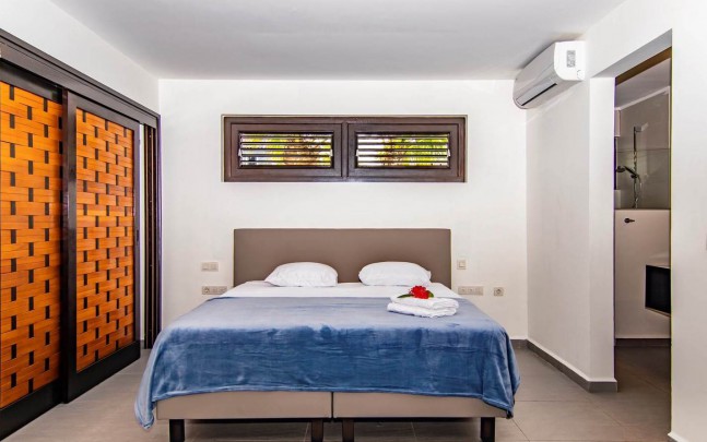 Blue Bay - Tropical Indigo Garden apartment fit for vacation rentals