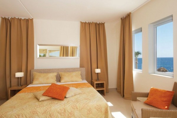 Oceanfront penthouse and condos for sale in Caribbean w. private beach