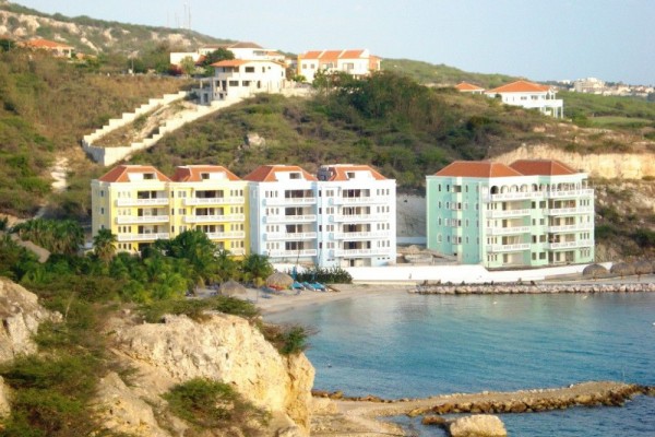 Oceanfront penthouse and condos for sale in Caribbean w. private beach