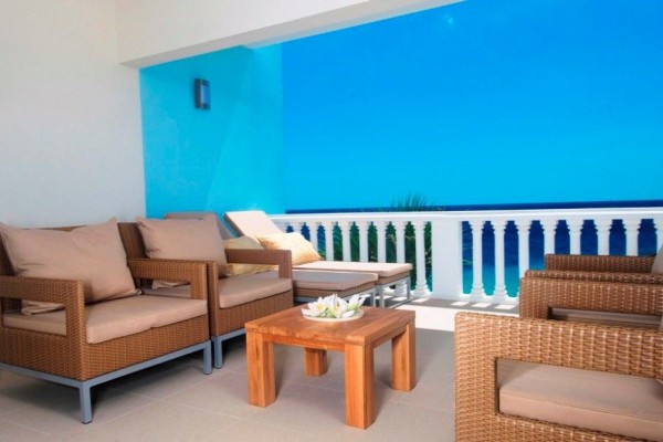 Oceanfront penthouse and condos for sale in Caribbean w. private beach