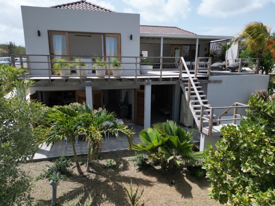 Blue Bay - Spacious contemporary villa with beautiful views and pool