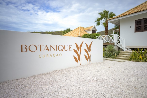 Luxury Seaview bungalow on resort with good rental opportunities