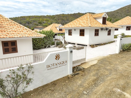 Luxury Seaview bungalow on resort with good rental opportunities