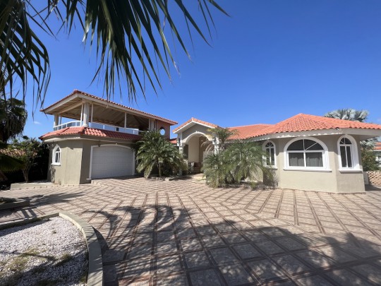 Blue Bay BR-28 - Beautiful villa overlooking the golf course