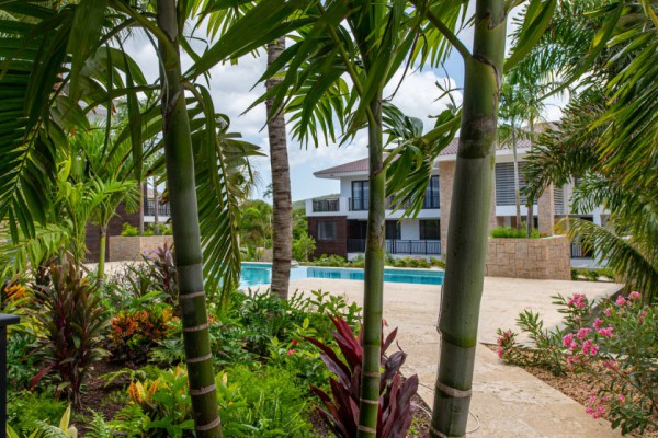 The Breeze Blue Bay - luxurious Apartments with pool nearby the beach