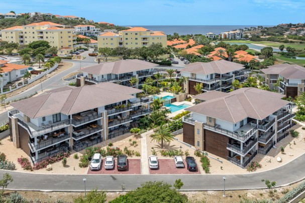 The Breeze Blue Bay - luxurious Apartments with pool nearby the beach
