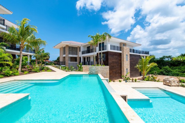 The Breeze Blue Bay - luxurious Apartments with pool nearby the beach