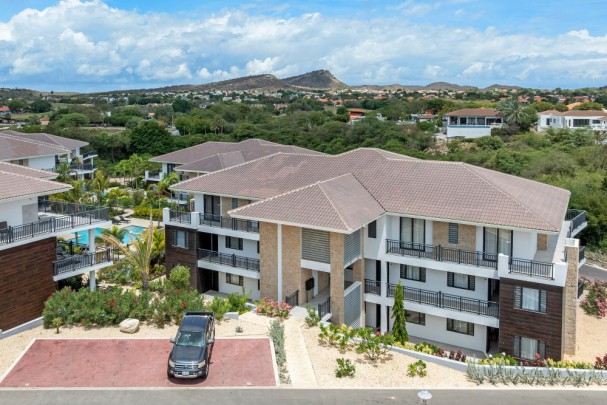 The Breeze Blue Bay - luxurious Apartments with pool nearby the beach