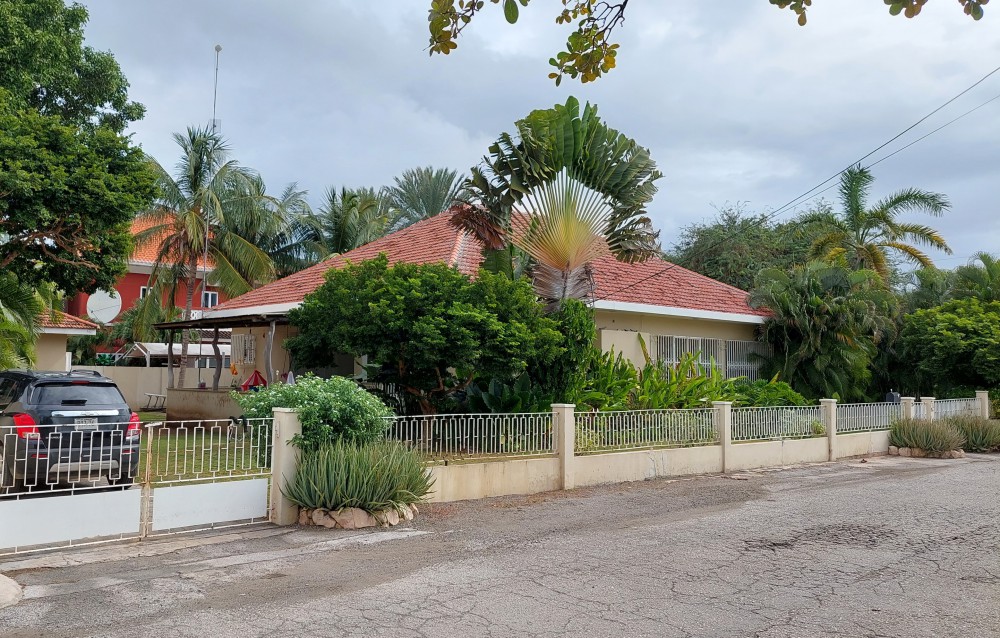 RE/MAX real estate, Curacao, Van Engelen, Van Engelen - Luxury tropical villa in the chic neighborhood