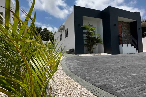 Mahaai - Tropical bungalow perfect for vacation rentals with pool