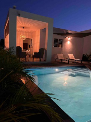 Mahaai - Tropical bungalow perfect for vacation rentals with pool