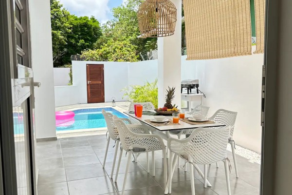 Mahaai - Tropical bungalow perfect for vacation rentals with pool