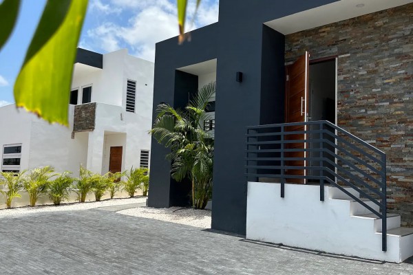 Mahaai - Tropical bungalow perfect for vacation rentals with pool