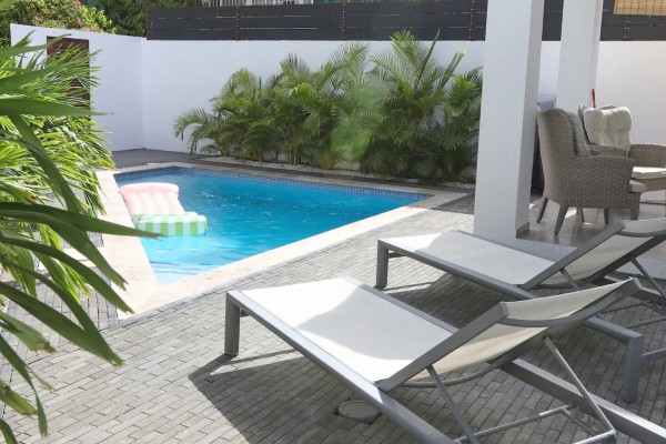Mahaai - Tropical bungalow perfect for vacation rentals with pool