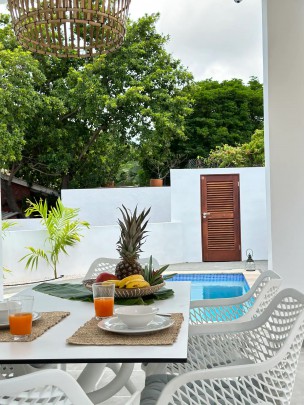 Mahaai - Tropical bungalow perfect for vacation rentals with pool