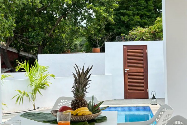 Mahaai - Tropical bungalow perfect for vacation rentals with pool
