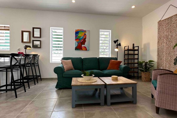 Mahaai - Tropical bungalow perfect for vacation rentals with pool