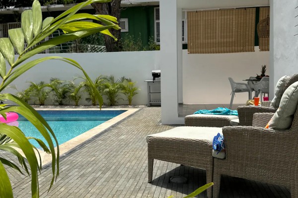 Mahaai - Tropical bungalow perfect for vacation rentals with pool