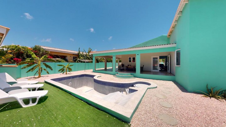 Barber: 3-bedroom villa with swimming pool