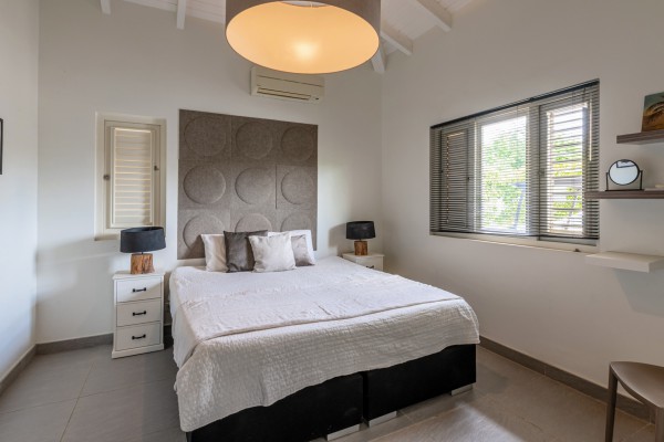 Blue Bay BH 04 - Charming villa with guest house and beautifull views.