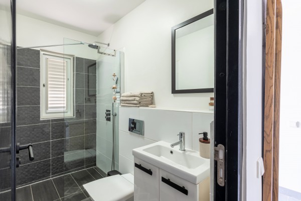 Blue Bay BH 04 - Charming villa with guest house and beautifull views.