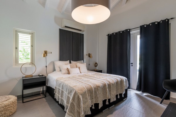 Blue Bay BH 04 - Charming villa with guest house and beautifull views.