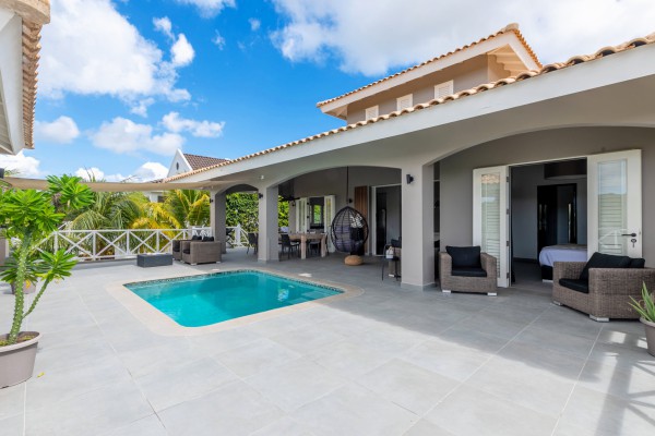Blue Bay BH 04 - Charming villa with guest house and beautifull views.
